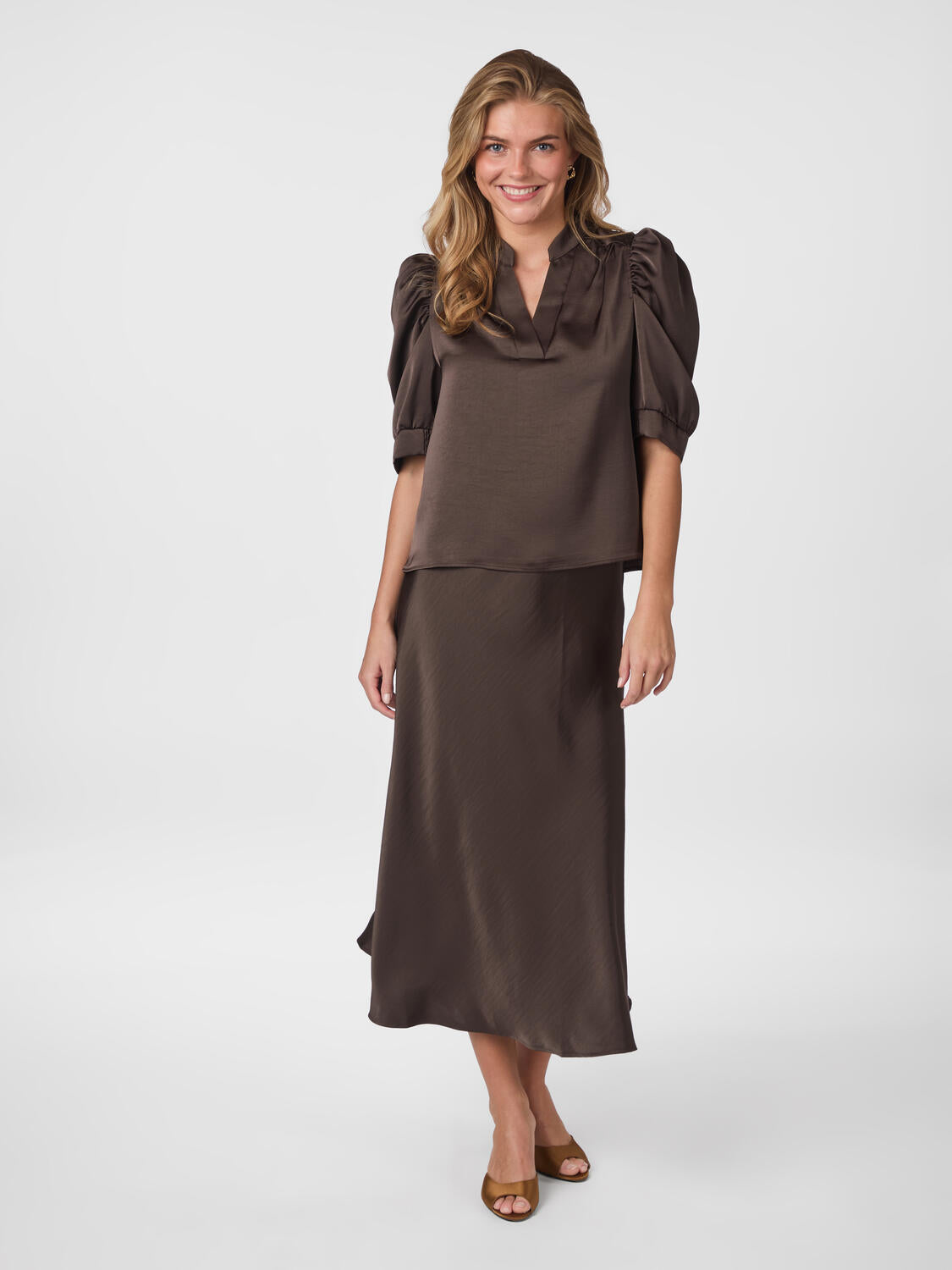 Roella Heavy Sateen bluse - Dark Brown